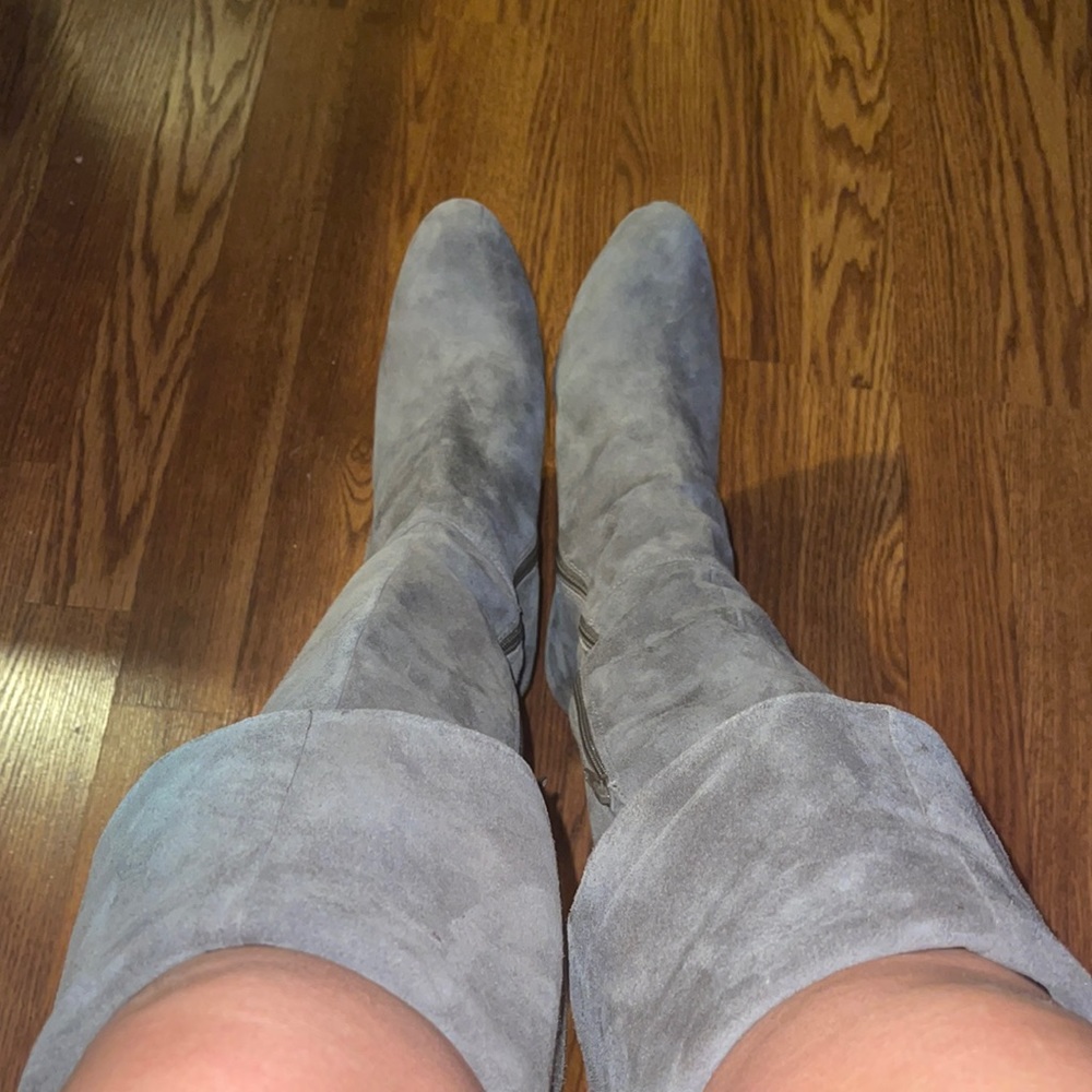 GRAY SUEDE VINCE CAMUTO BOOTS 👢